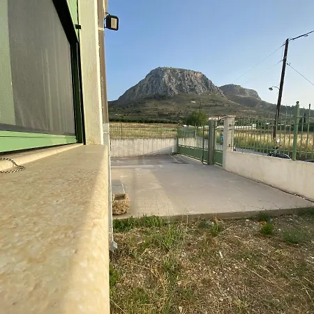 Holiday home Acrocorinthos House *