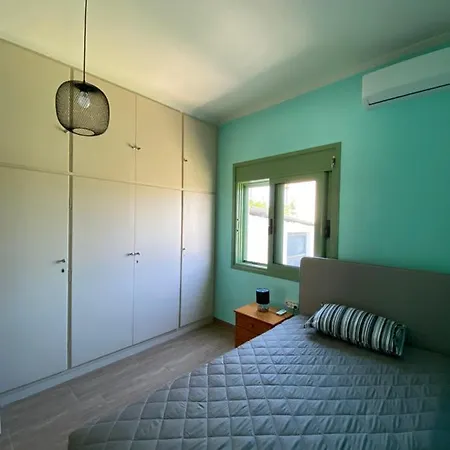 Acrocorinthos House