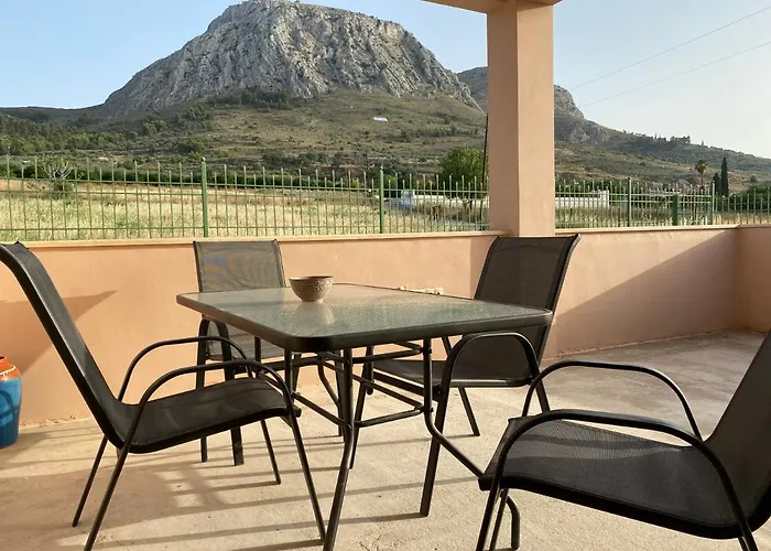 Holiday home Acrocorinthos House *