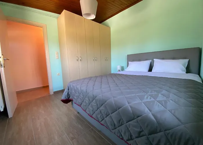 Acrocorinthos House *